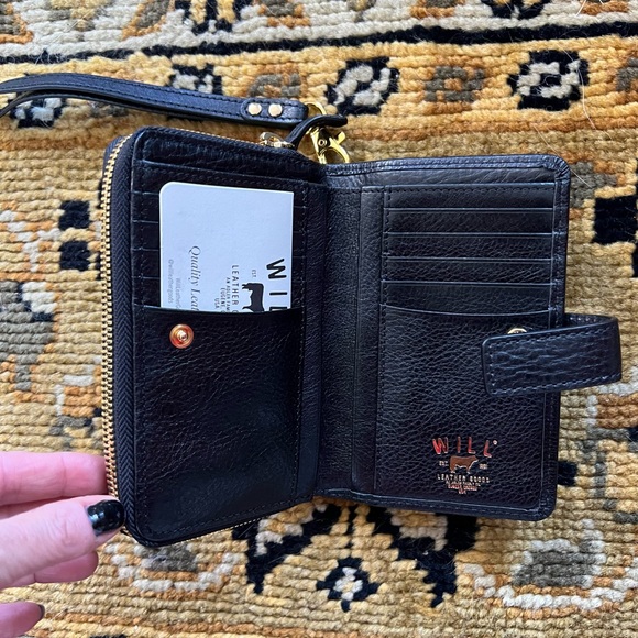 New Will Leather Brand wallet with zipper compartment and snap closure - Picture 6 of 7